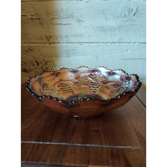 DUGAN FENTON CARNIVAL GLASS GRAPES & LEAVES PATTERN BOWL DISH AMETHYST RED 6.5" - Picture 2 of 10